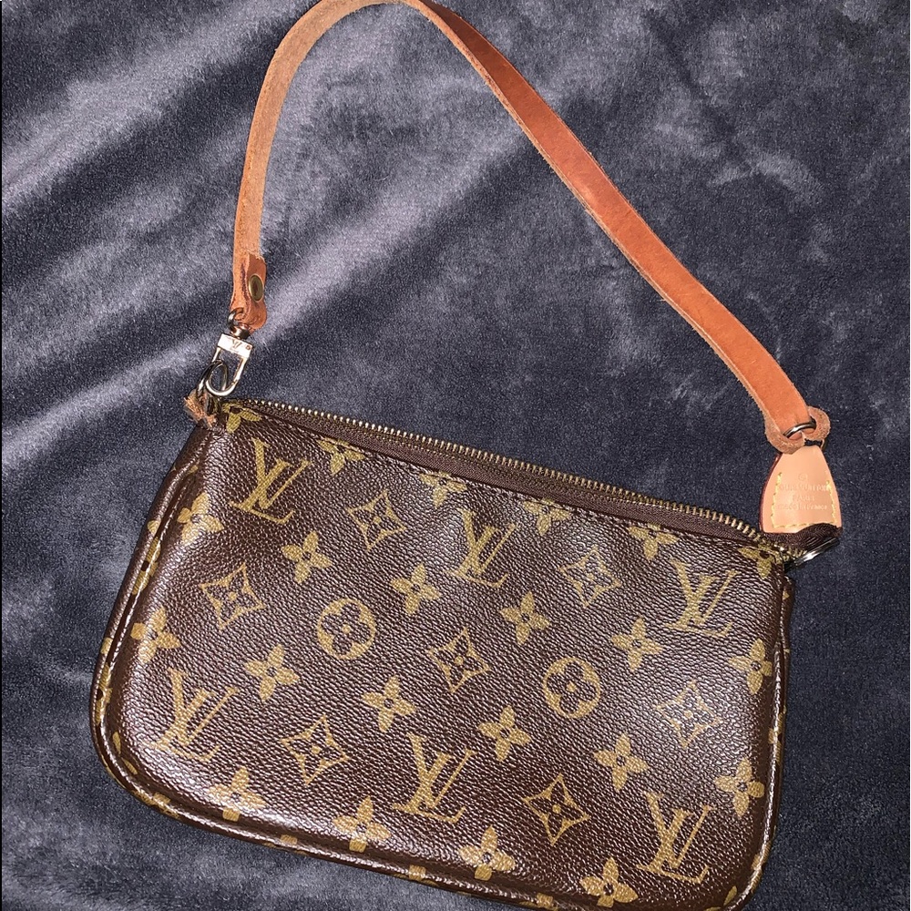 Louis Vuitton Purse !